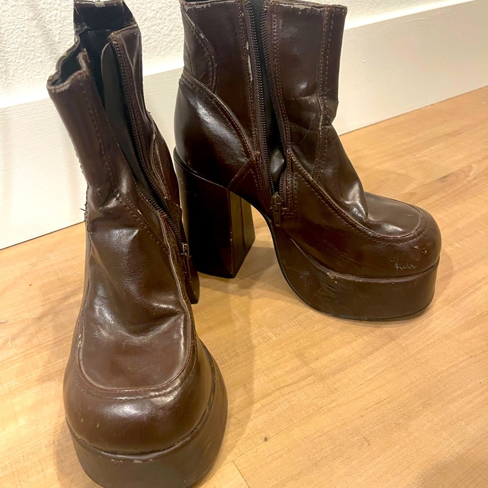 Vintage Classified 90’s platform ankle boots